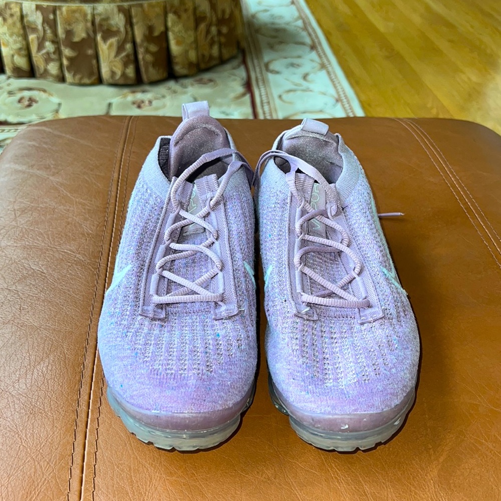 Excellent condition light lavender very comfortable! Nike Air Max